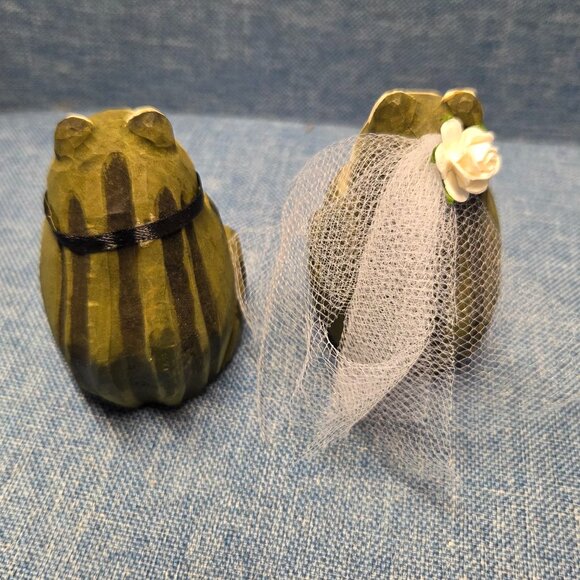 Pair of Frog Cake Toppers - Picture 2 of 5